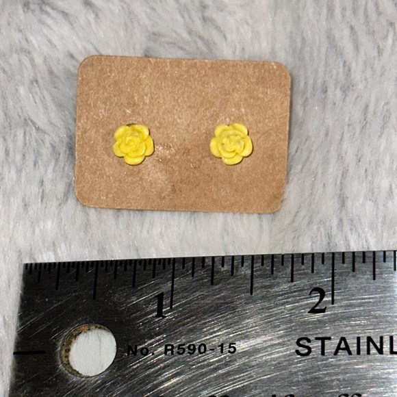 ❄️Yellow Flower Earrings - Picture 3 of 3